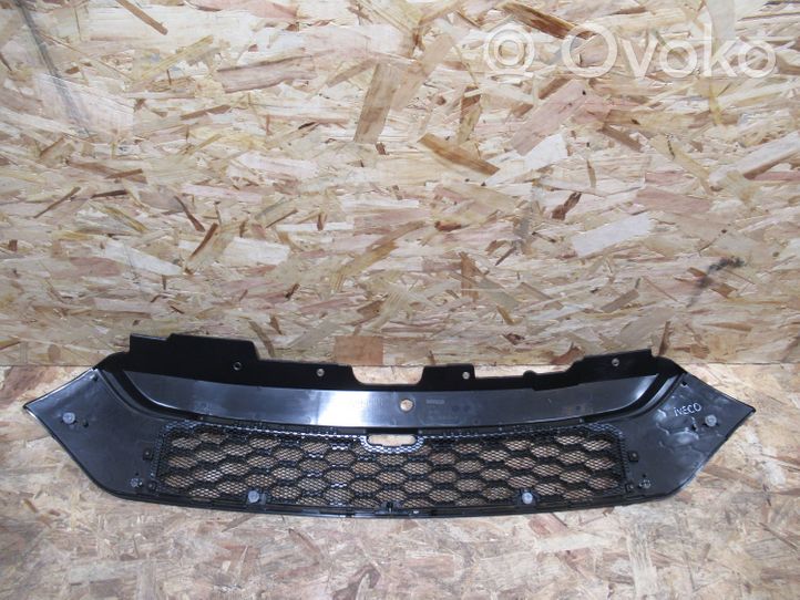 Iveco Daily 6th gen Maskownica / Grill / Atrapa górna chłodnicy 5801587018