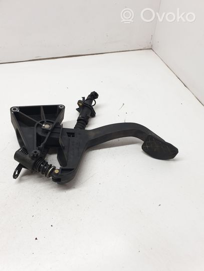 Volkswagen Touareg I Clutch pedal 7L0721318