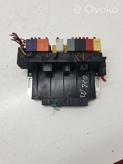 Mercedes-Benz S W220 Module de fusibles A0285459832