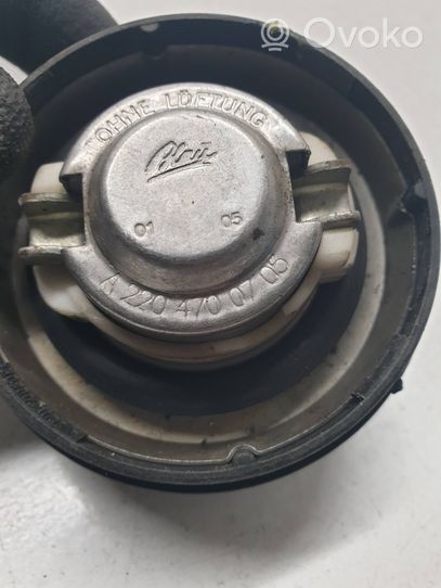 Mercedes-Benz E W211 Tappo del serbatoio del carburante A2204700705