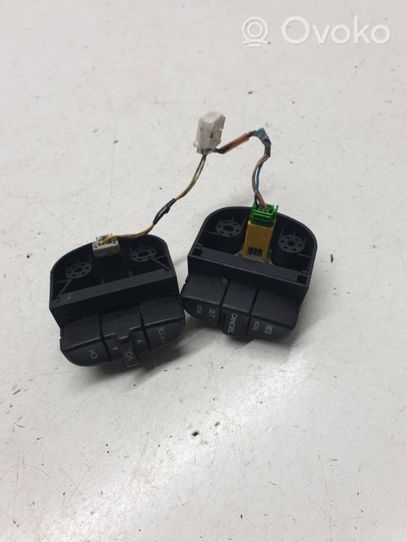 Honda CR-V Steering wheel buttons/switches 