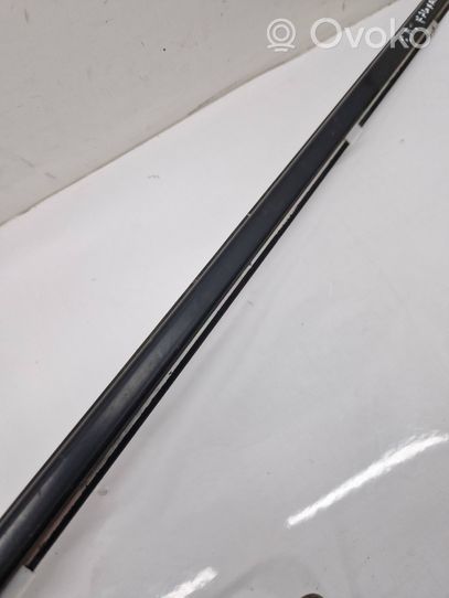 Nissan Qashqai Rivestimento modanatura del vetro della portiera posteriore 