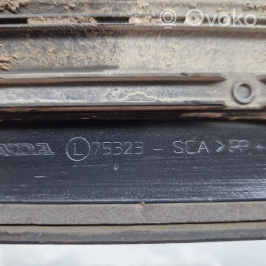 Honda CR-V Aizmugurē durvju dekoratīvā apdare (moldings) 75323