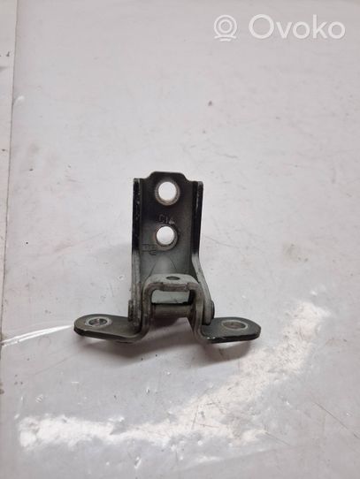 Hyundai Santa Fe Front door lower hinge 