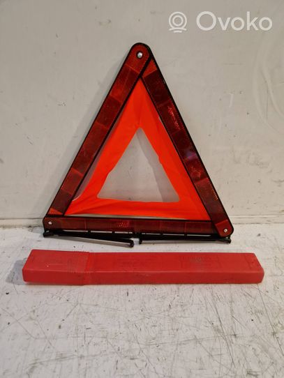 Mitsubishi Outlander Emergency warning sign 27R033029