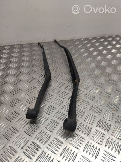 Hyundai Santa Fe Front wiper blade arm 