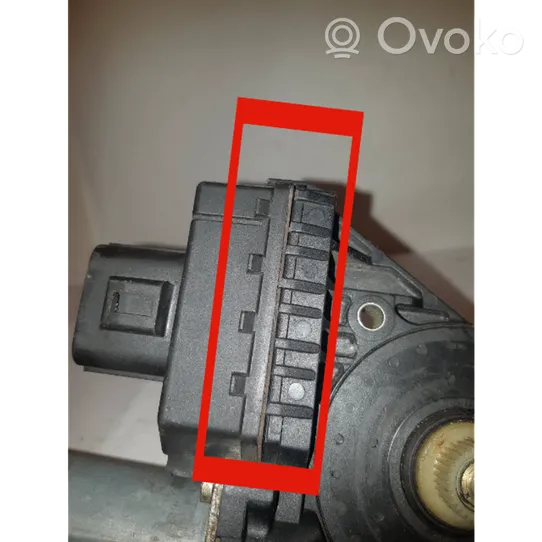 Ford Mondeo MK I Galinis varikliukas langų pakėlėjo 0130821773