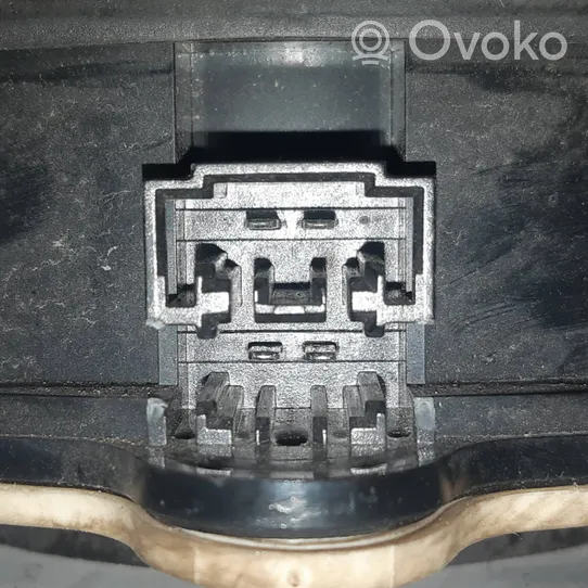 Audi A4 S4 B6 8E 8H Takaoven kaiutin 8E0035411