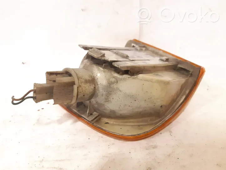 Audi 100 200 5000 C3 Indicatore di direzione anteriore 443953050