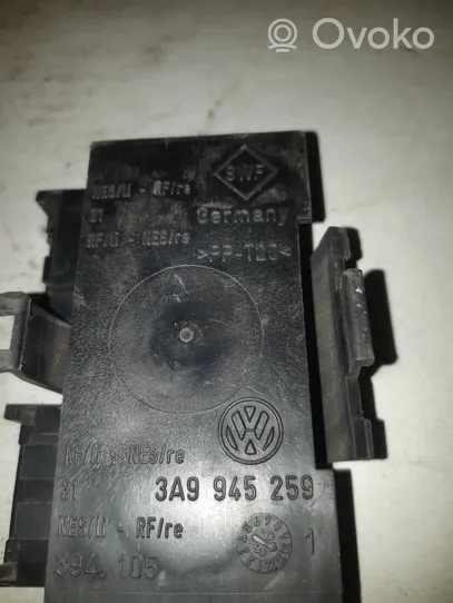 Volkswagen PASSAT B4 Porte ampoule de feu arrière 3A9945259