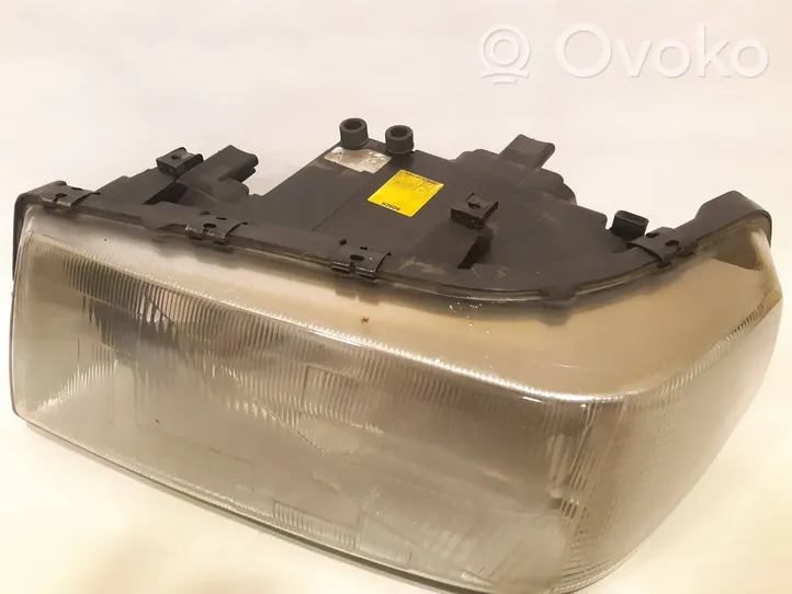 Audi V8 Lampa przednia 305235129