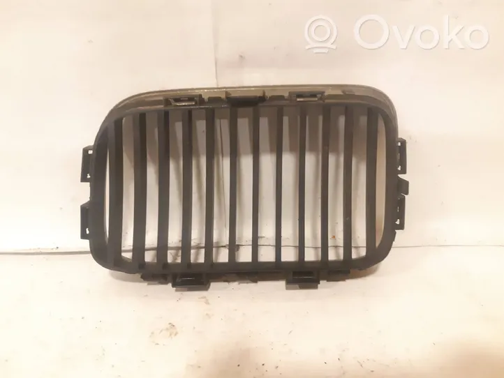 BMW 3 E36 Grille de calandre avant 51138122238