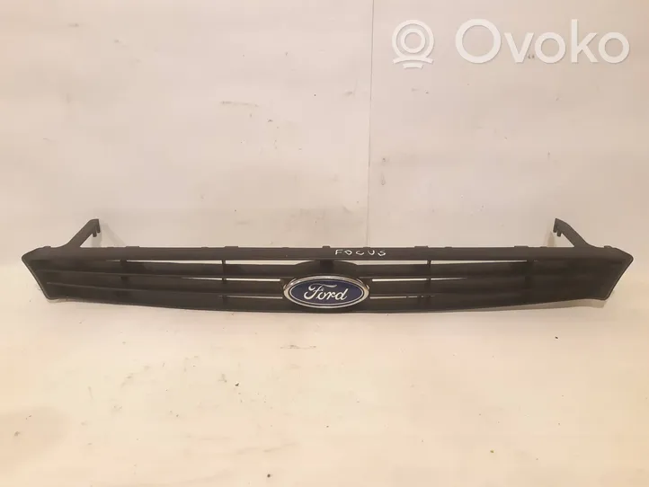 Ford Focus Etupuskurin ylempi jäähdytinsäleikkö 98AB8200A