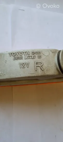 Toyota Corolla E90 Indicatore di direzione anteriore 12293