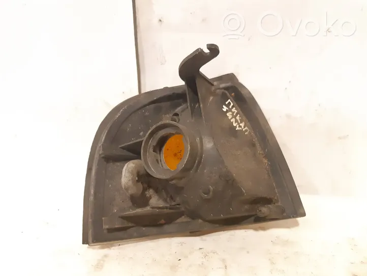 Nissan Sunny Indicatore di direzione anteriore 6R010301