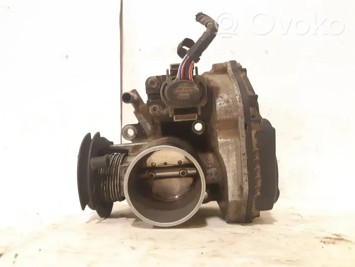 Volkswagen Golf III Throttle valve 030133064D