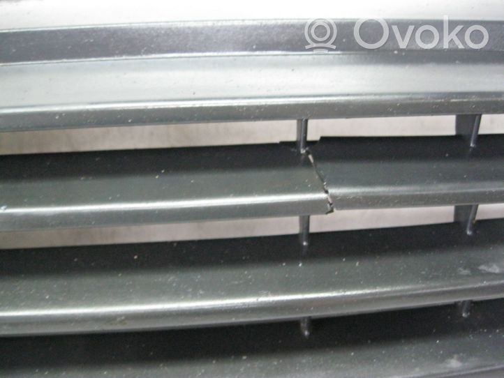 Volkswagen Transporter - Caravelle T4 Maskownica / Grill / Atrapa górna chłodnicy 701853653C