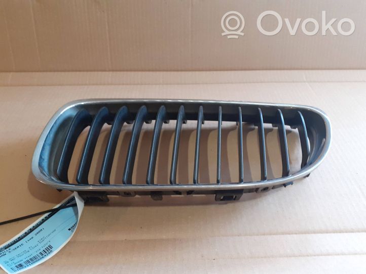 BMW 3 E90 E91 Grille calandre supérieure de pare-chocs avant 51137201967