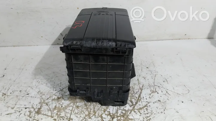 Audi Q3 8U Support boîte de batterie 1K0915333