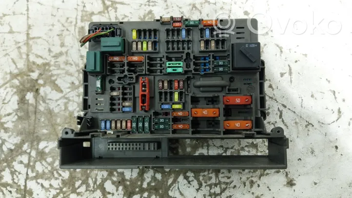 BMW 3 E90 E91 Блок предохранителей 9119446-03