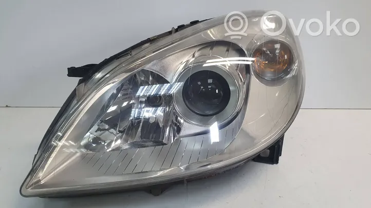 Mercedes-Benz B W245 Lampa przednia 