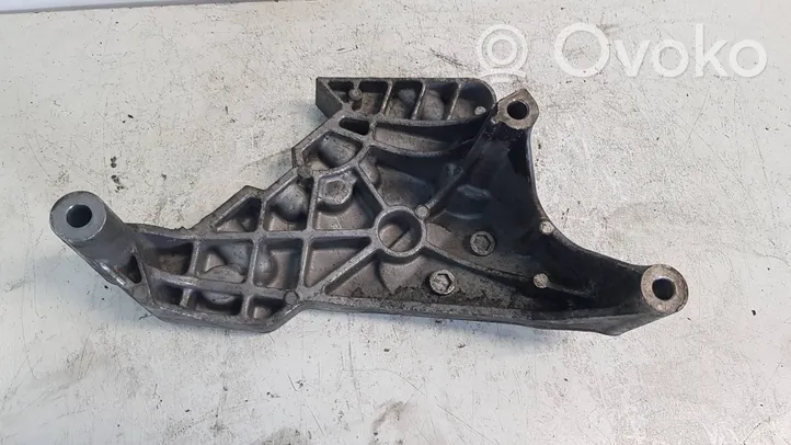 Volkswagen Golf V Engine mounting bracket 03G199207F