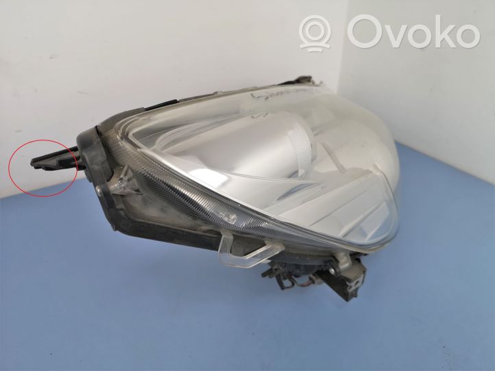 Subaru Outback Lampa przednia 84001AJ100