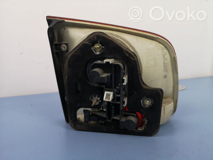 Volkswagen Touareg I Lampy tylnej klapy bagażnika 7L6945094H