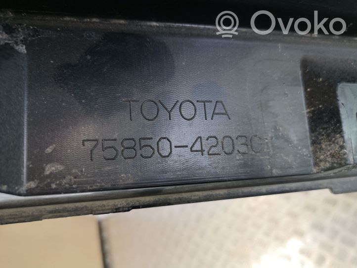 Toyota RAV 4 (XA50) Kynnys 758504203000