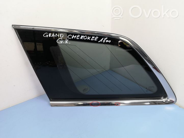 Jeep Grand Cherokee Fenêtre latérale avant / vitre triangulaire 68211111AC