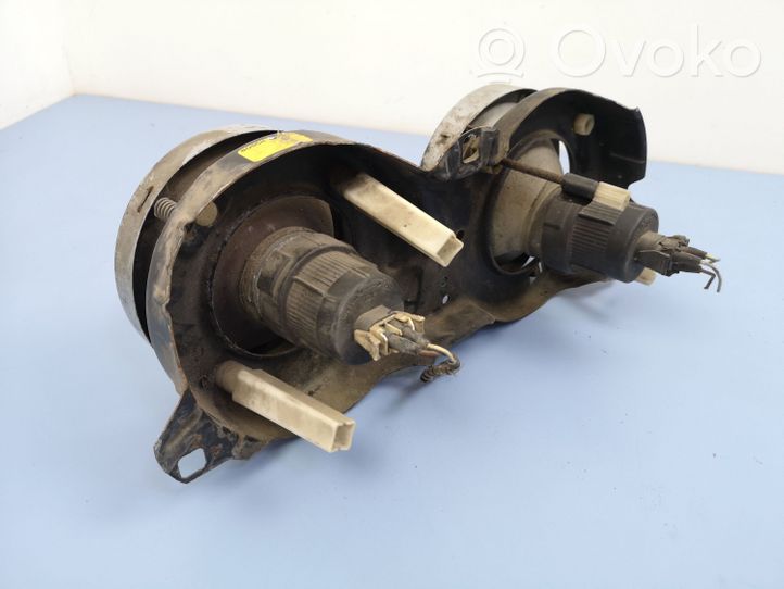 BMW 3 E30 Lampa przednia 305126082