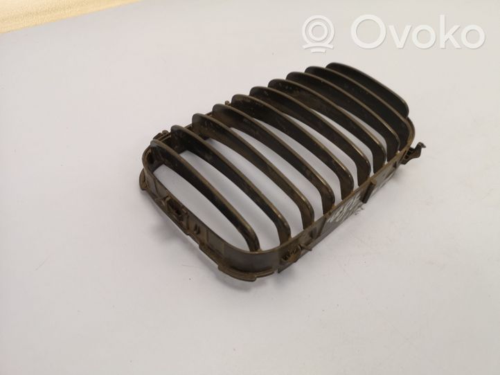 BMW 3 E36 Grille calandre supérieure de pare-chocs avant 