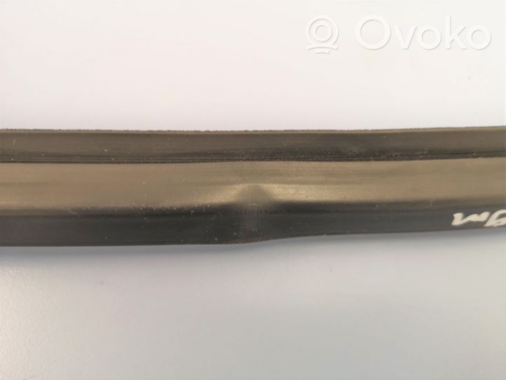 Suzuki Vitara (LY) Rivestimento modanatura del vetro della portiera posteriore 