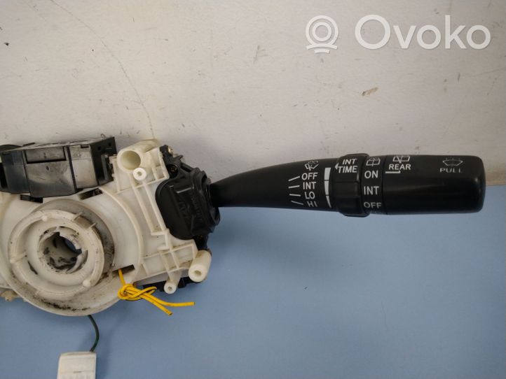 Toyota Avensis T220 Leva/interruttore dell’indicatore di direzione e tergicristallo 96229005