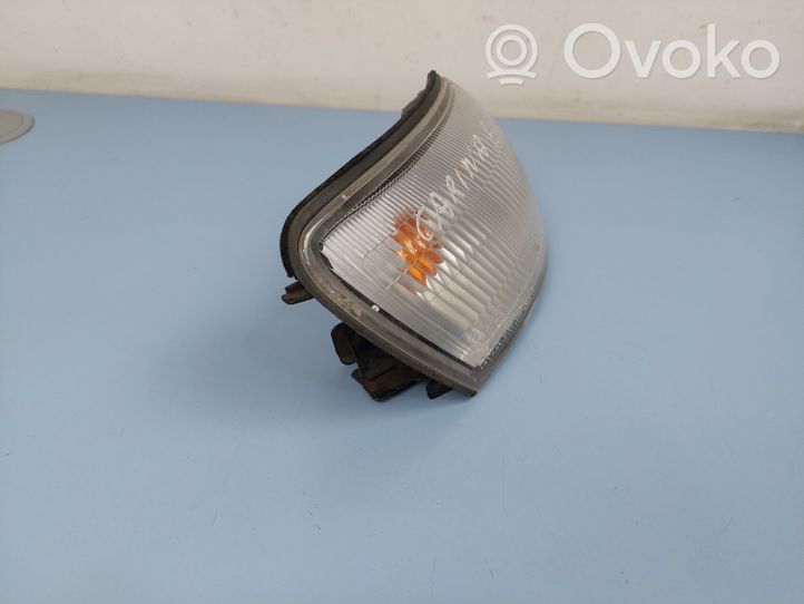 Toyota Carina T190 Indicatore di direzione anteriore 015160