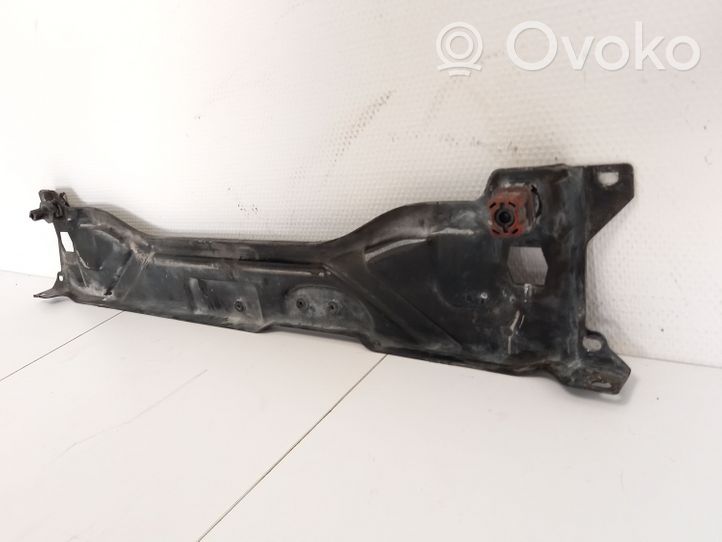 Mercedes-Benz E W212 Staffa del pannello di supporto del radiatore parte superiore A2126200072