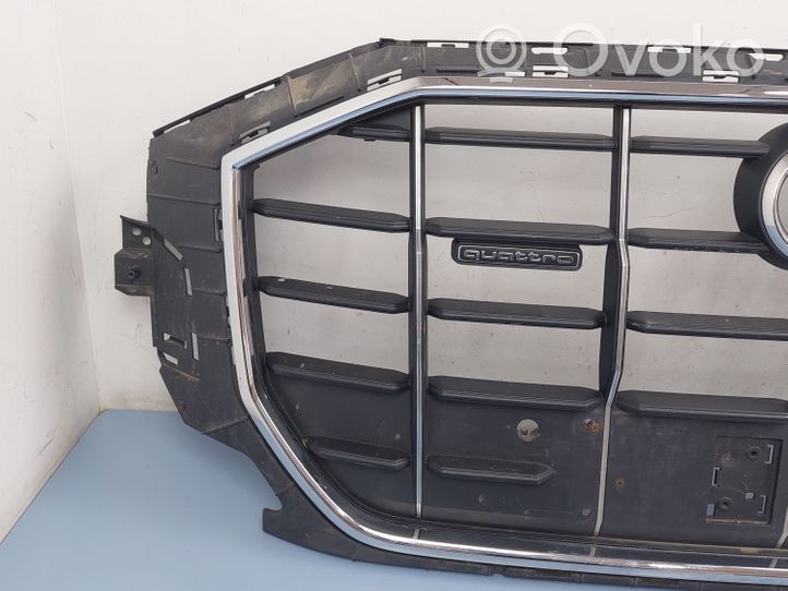 Audi Q8 Maskownica / Grill / Atrapa górna chłodnicy 4M8853651