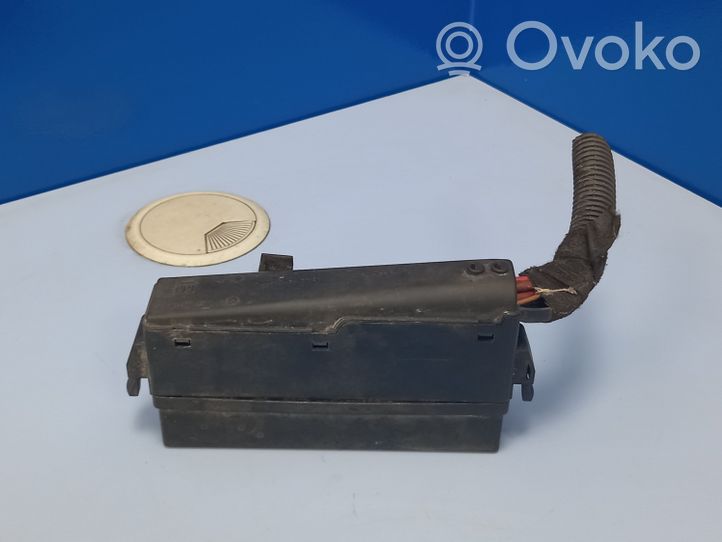 Opel Vectra B Drošinātāju bloks ZF231