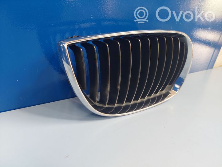 BMW 1 E81 E87 Maskownica / Grill / Atrapa górna chłodnicy 511370771309