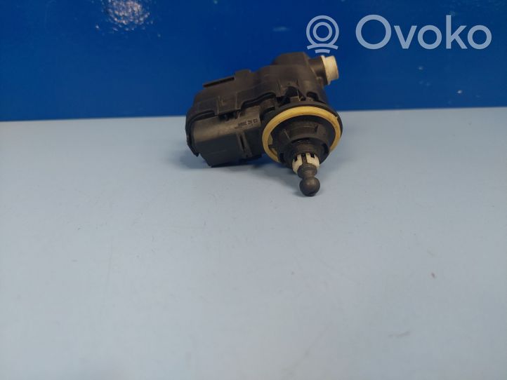 Nissan Qashqai Headlight level adjustment motor 92001203