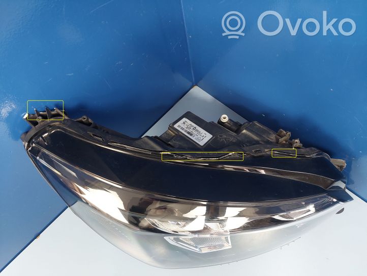 Peugeot 208 Lampa przednia 9833036180