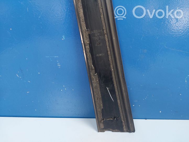 Toyota RAV 4 (XA40) Muu takaoven verhoiluelementti 75076410