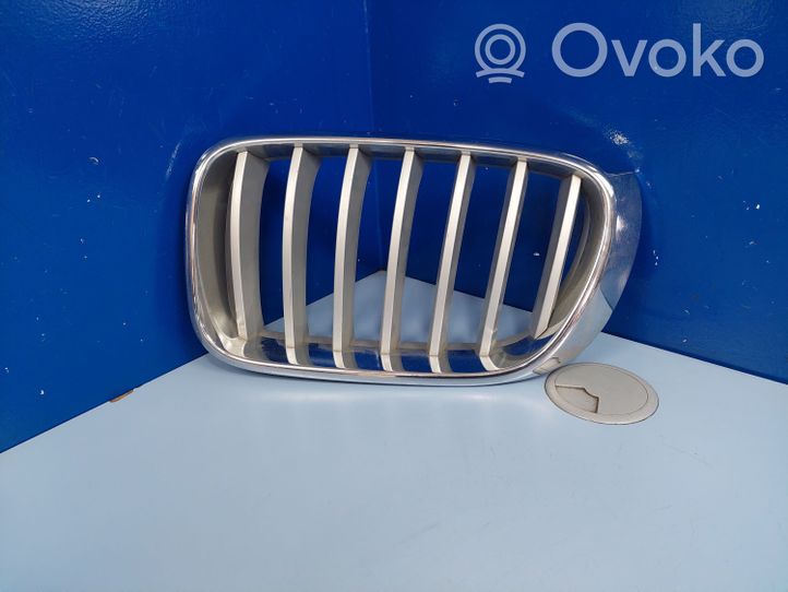 BMW X4 F26 Maskownica / Grill / Atrapa górna chłodnicy 51117210725