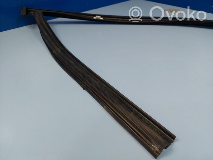 51337428671 BMW X5 G05 Rubber seal front door window/glass, 80.00  