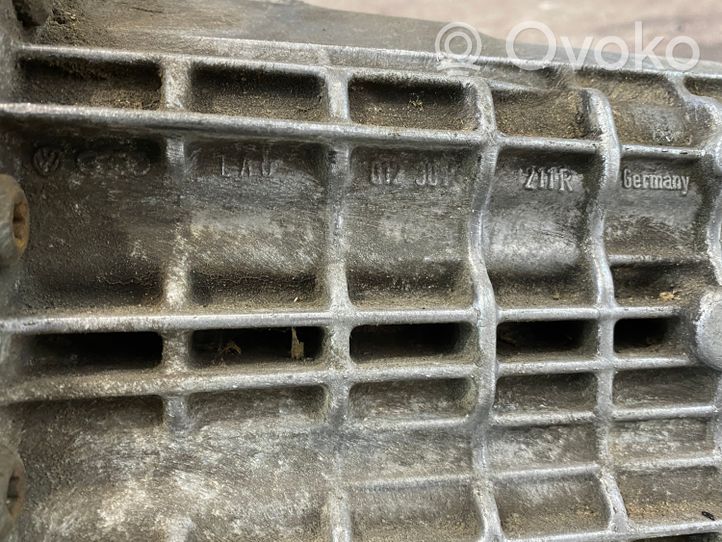 Audi A6 S6 C5 4B Mechaninė 5 pavarų dėžė 012301103T