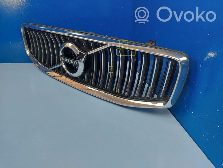 Volvo V60 Etupuskurin ylempi jäähdytinsäleikkö 32132226