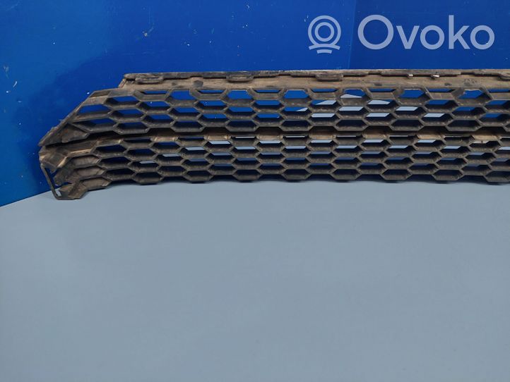 Volkswagen PASSAT B7 Grille inférieure de pare-chocs avant 561853677