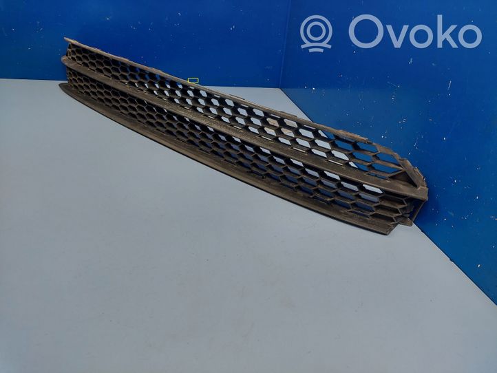 Volkswagen PASSAT B7 Grille inférieure de pare-chocs avant 561853677