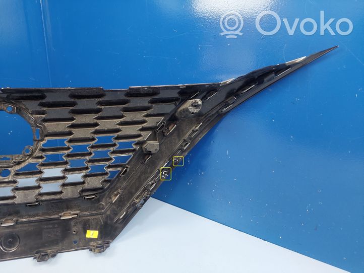 Nissan Qashqai J12 Grille calandre supérieure de pare-chocs avant 623106UAA