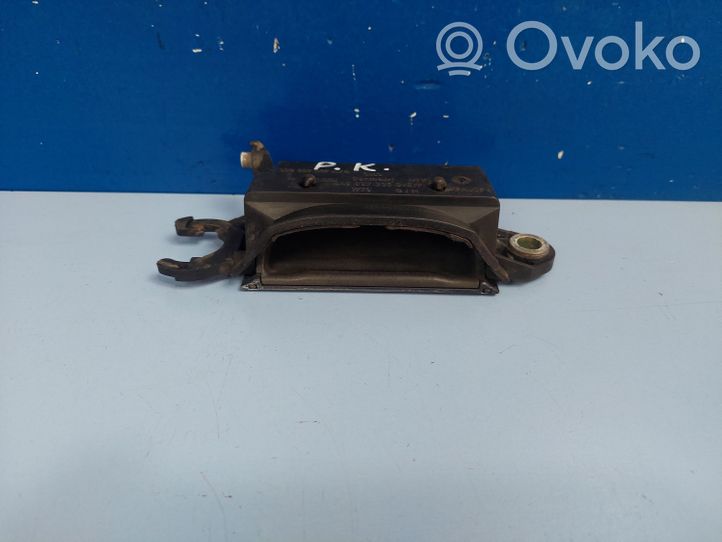 Audi A4 S4 B5 8D Maniglia esterna per portiera anteriore 8D0837207A